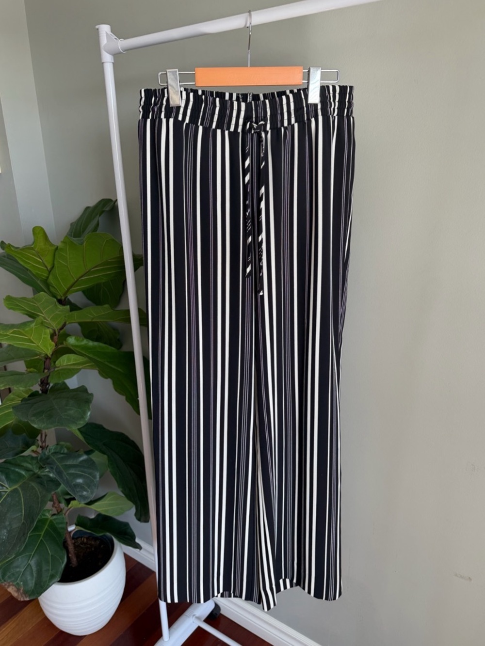 Le Chateau Black and White Striped Pants Size S
